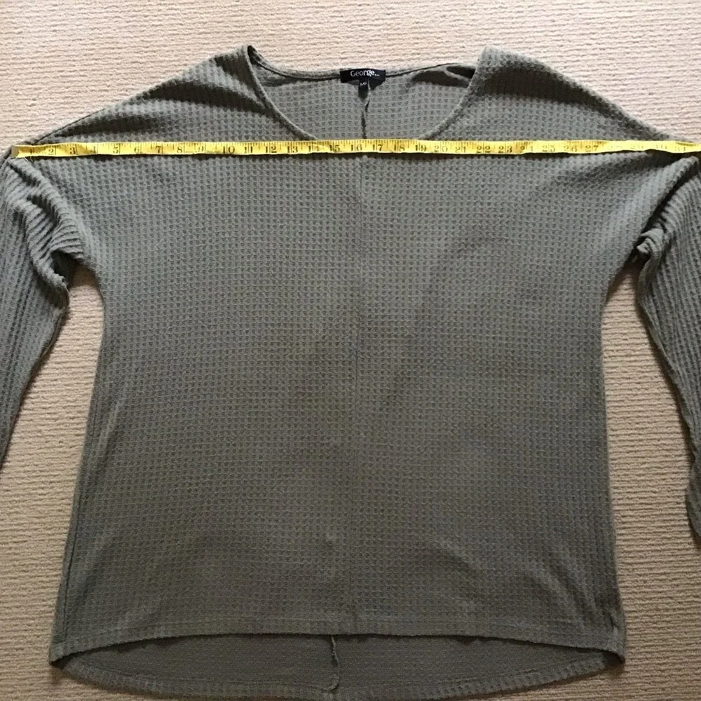 💥3/$10 Pullover Sweater - Picture 4 of 7